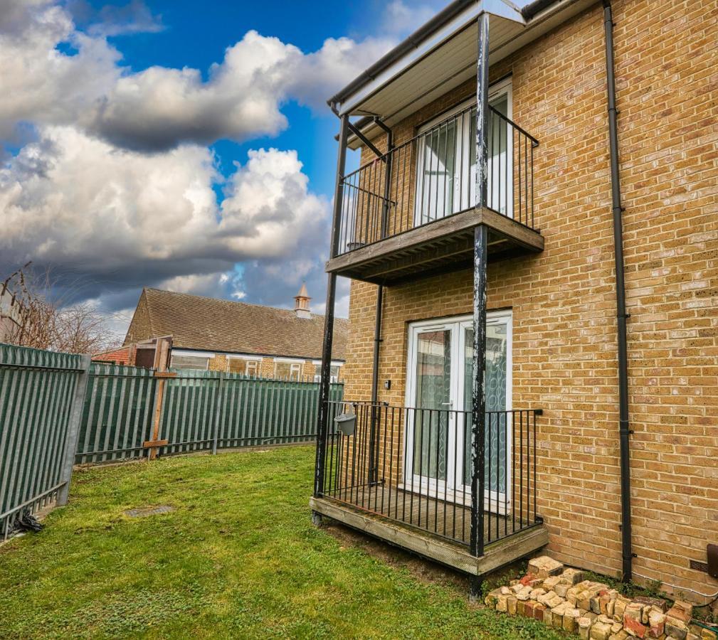 Surespring Apartment Erith Exteriör bild
